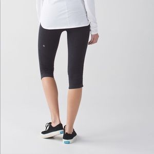 Lululemon in the flow crop II